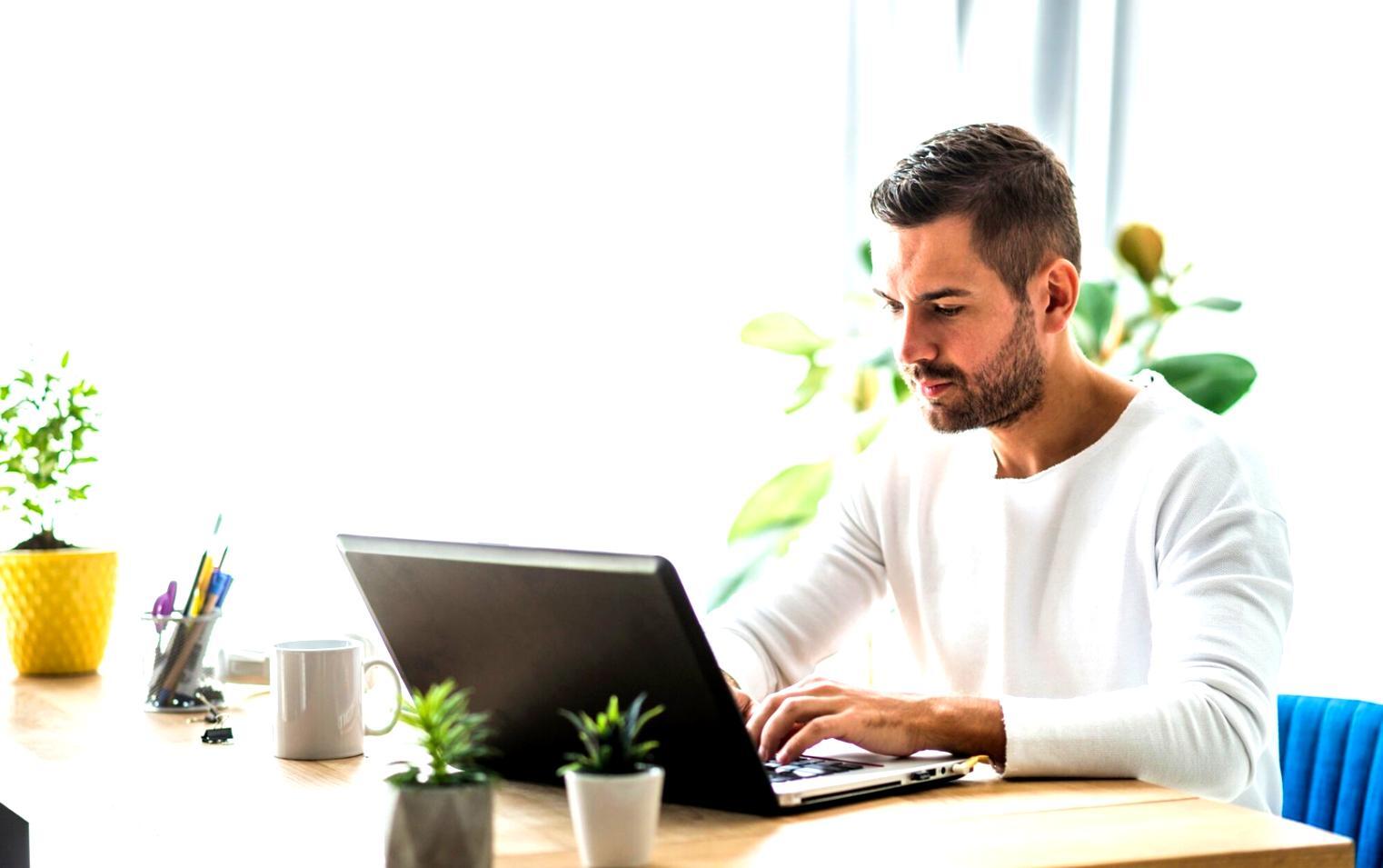 Familia en sesión terapéutica creando vínculos emocionales